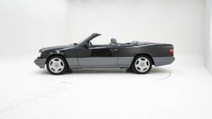 Image 8/15 of Mercedes-Benz E 220 (1994)