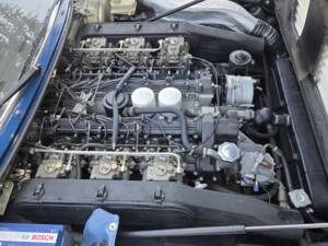 Image 76/77 of Ferrari 365 GT4 2+2 (1975)