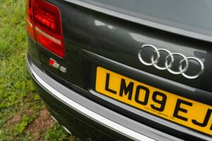 Bild 9/24 von Audi S8 V10 (2009)
