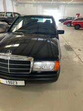 Imagen 43/69 de Mercedes-Benz 190 E (1988)