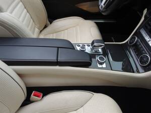 Image 48/99 of Mercedes-Benz SL 63 AMG (2012)