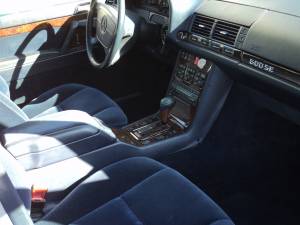 Image 8/12 of Mercedes-Benz 600 SE (1994)