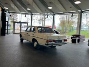 Image 11/21 of Mercedes-Benz 200 (1972)