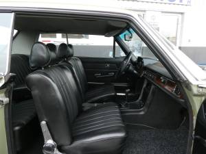 Image 13/28 de Mercedes-Benz 280 CE (1973)