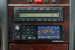 Image 35/50 of Mercedes-Benz E 430 (2000)