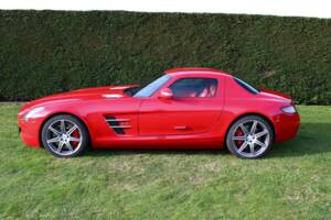 Image 3/57 of Mercedes-Benz SLS AMG (2010)