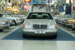 Bild 8/50 von Mercedes-Benz 300 SE (1992)