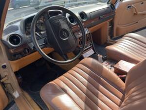 Image 15/20 de Mercedes-Benz 280 CE (1981)