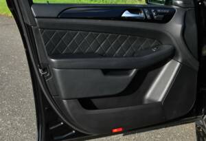 Image 40/49 of Mercedes-Benz ML 63 AMG (2013)