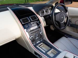 Afbeelding 45/81 van Aston Martin DB 9 Volante (2015)