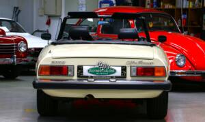 Image 7/25 of Alfa Romeo 2000 Spider Veloce (1982)