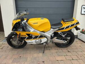 Image 2/21 of Yamaha FZR 400 (1992)