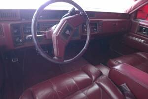 Image 13/23 of Cadillac Convertible de Ville (1986)
