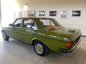 Immagine 37/91 di Mercedes-Benz 240 D (1981)