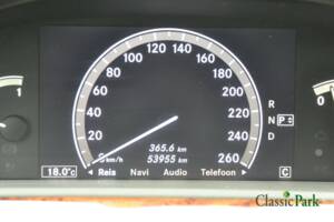 Image 38/50 of Mercedes-Benz S 500 (2006)