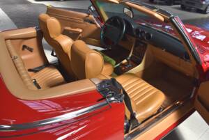 Image 30/94 of Mercedes-Benz 560 SL (1988)