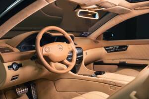 Image 34/40 of Mercedes-Benz CL 65 AMG (2008)