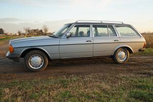 Image 17/22 of Mercedes-Benz 240 TD (1981)