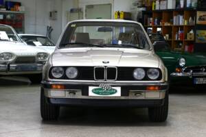 Afbeelding 2/40 van BMW 318i (1987)