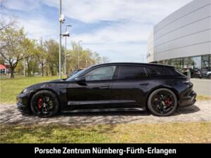 Image 2/36 of Porsche Taycan 4S Sport Turismo (2026)