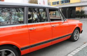 Image 4/30 of Chevrolet Suburban (1970)