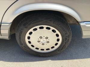 Image 10/43 of Mercedes-Benz 300 SE (1990)