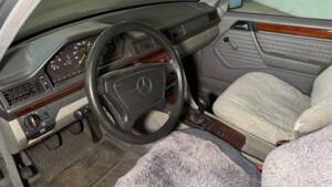 Bild 65/81 von Mercedes-Benz 250 TD (1992)