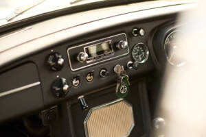 Image 67/100 de MG MGC GT (1970)