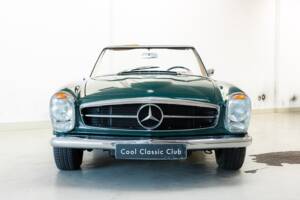 Immagine 2/32 di Mercedes-Benz 250 SL (1967)