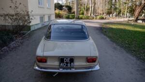 Image 10/54 of Alfa Romeo Giulia GT 1300 Junior (1972)