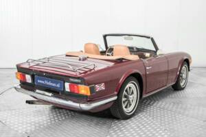Image 26/50 of Triumph TR 6 PI (1969)