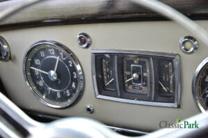 Image 31/50 of Mercedes-Benz 220 (1952)