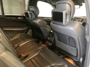 Image 12/14 of Mercedes-Benz GL 63 AMG (2015)