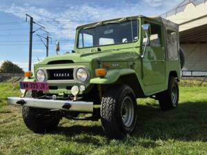 Image 1/5 of Toyota Land Cruiser FJ 40 (1975)