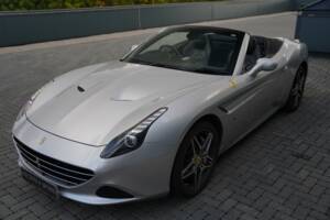 Bild 32/50 von Ferrari California T (2015)