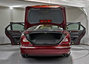 Image 19/50 of Jaguar XJR Super V8 (2004)