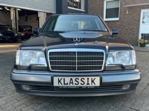 Imagen 1/64 de Mercedes-Benz E 500 (1993)