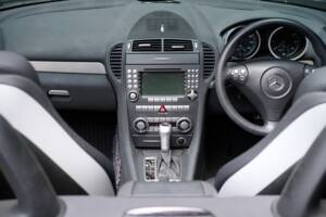 Image 48/50 of Mercedes-Benz SLK 350 (2004)