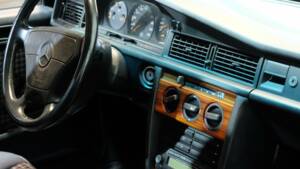 Bild 28/32 von Mercedes-Benz 190 E 1.8 (1991)