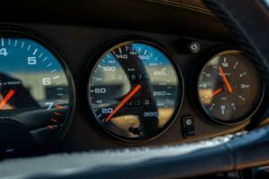 Image 19/35 of Porsche 911 Carrera 2 (1990)