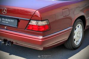 Bild 9/79 von Mercedes-Benz E 220 (1996)