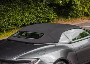 Image 31/39 of Aston Martin DB 11 Volante (2018)