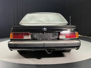Image 7/8 of BMW M6 (1987)