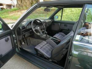 Bild 11/25 von BMW 320i (1990)