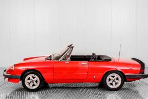 Image 41/50 of Alfa Romeo 1.6 Spider (1985)