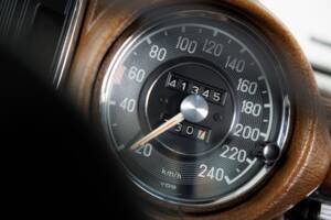 Image 12/32 of Mercedes-Benz 280 SE 3,5 (1971)