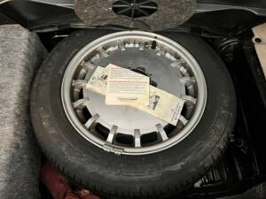 Image 40/48 of Mercedes-Benz 300 SL-24 (1992)