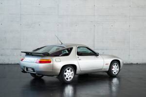 Image 30/50 of Porsche 928 GT (1989)