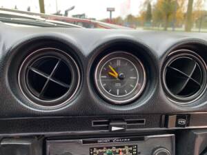 Image 65/177 de Mercedes-Benz 350 SL (1974)