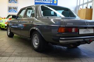 Image 12/36 de Mercedes-Benz 280 E (1982)